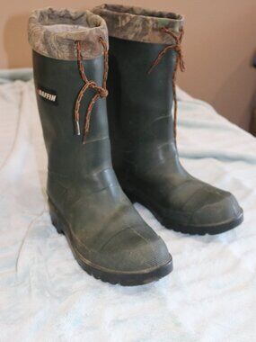 Women's Baffin hunting/outdoor boots. Size 8.